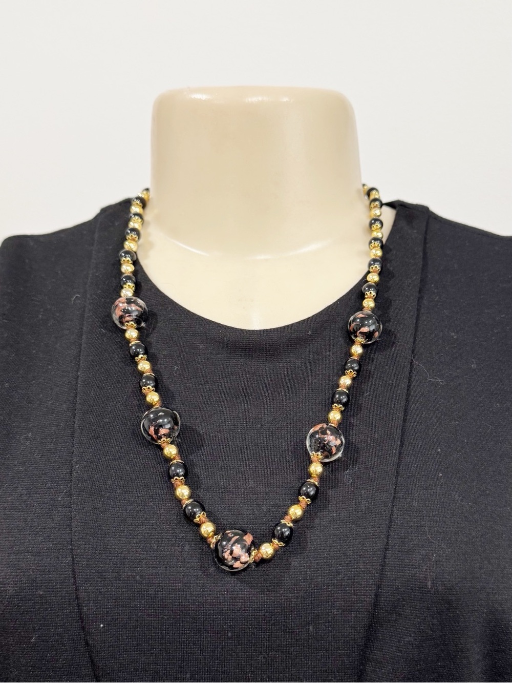 Vintage Italian Venetian Murano Art Glass Gold Foil Beaded Necklace Hand Knotted - Picture 3 of 10